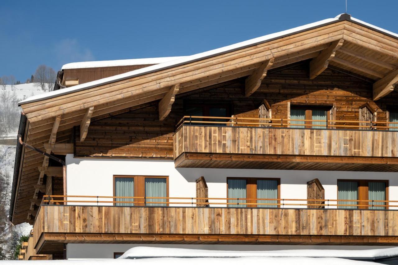 Ski & Bike Hotel Wiesenegg Saalbach-Hinterglemm Exterior photo