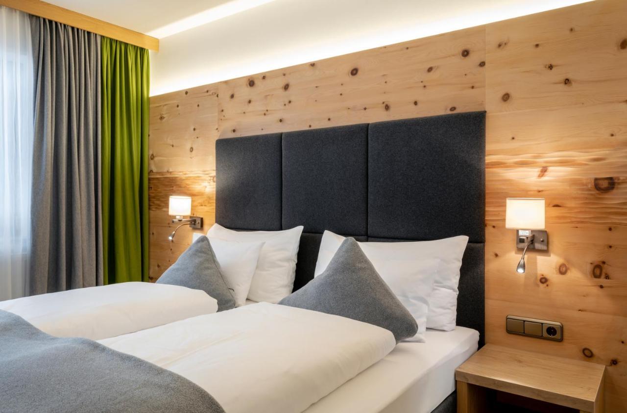 Ski & Bike Hotel Wiesenegg Saalbach-Hinterglemm Exterior photo