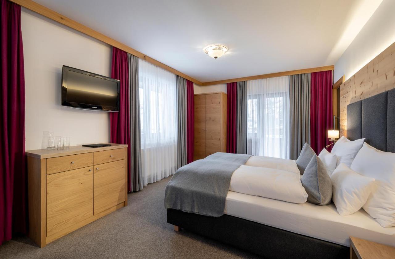 Ski & Bike Hotel Wiesenegg Saalbach-Hinterglemm Exterior photo