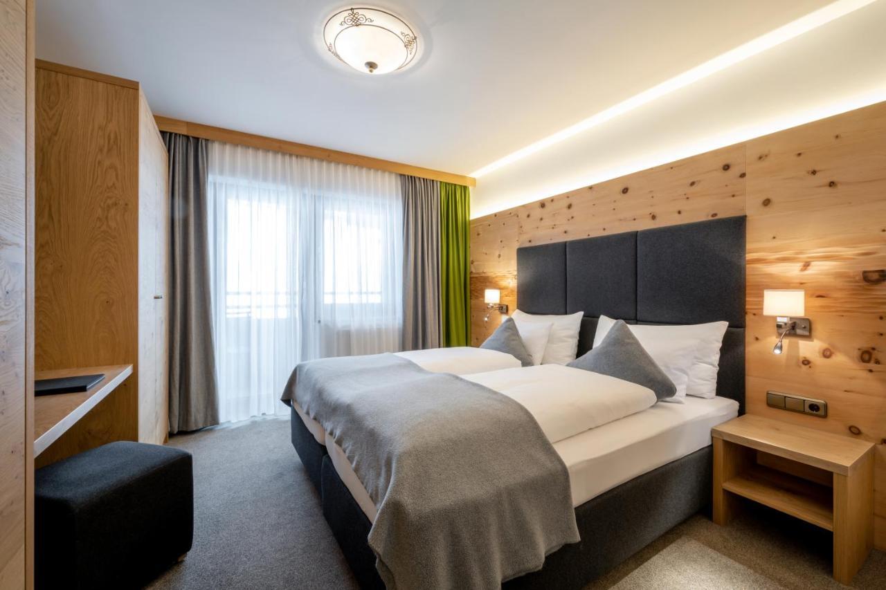 Ski & Bike Hotel Wiesenegg Saalbach-Hinterglemm Exterior photo