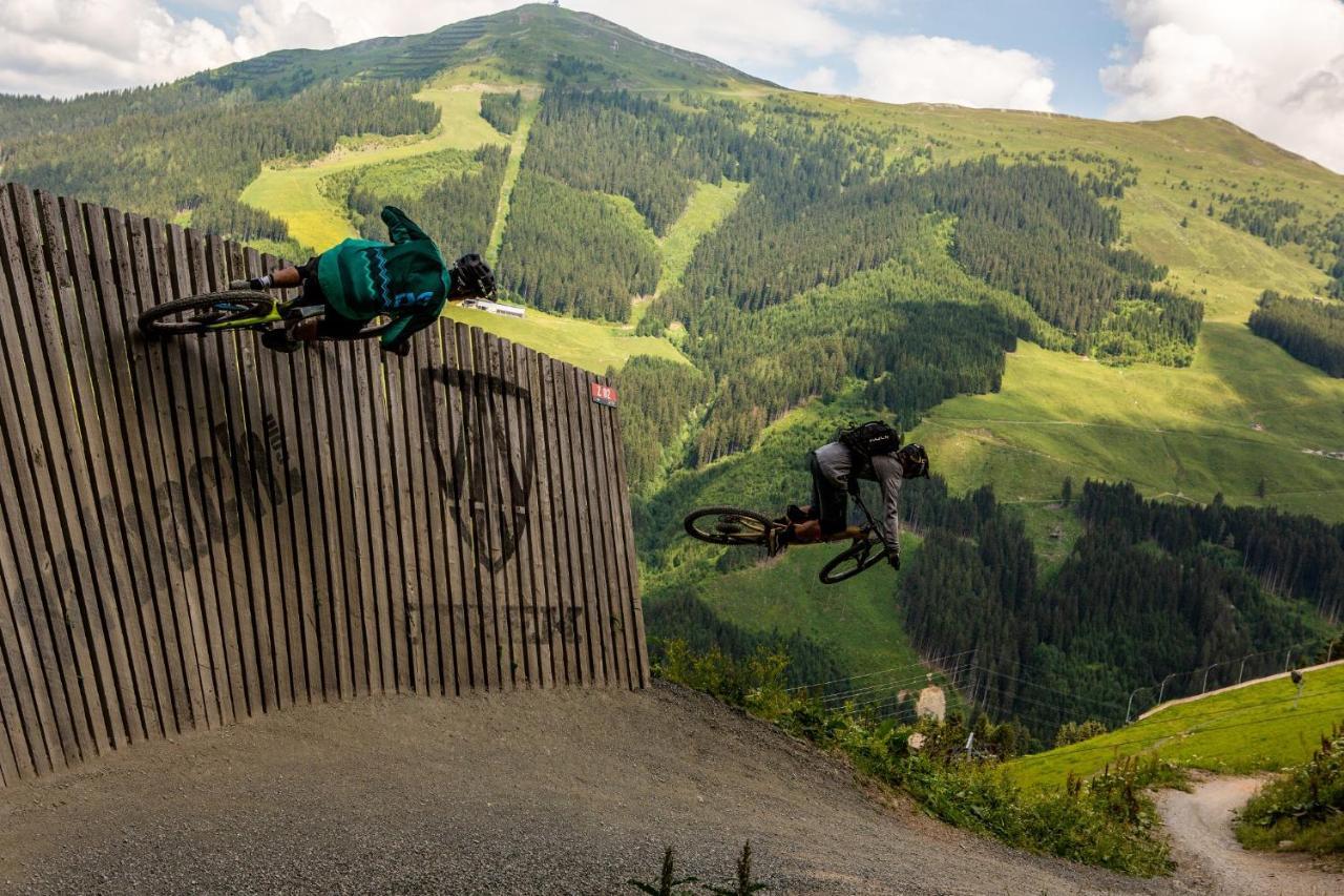 Ski & Bike Hotel Wiesenegg Saalbach-Hinterglemm Exterior photo